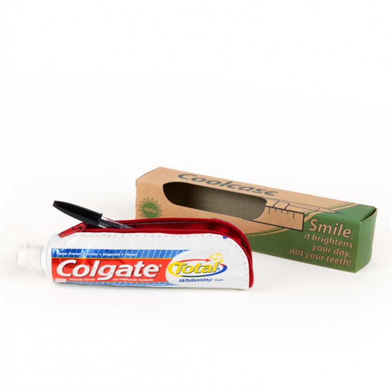 Astuccio dentifricio fatto con tubetti di dentifricio riciclato Colgate